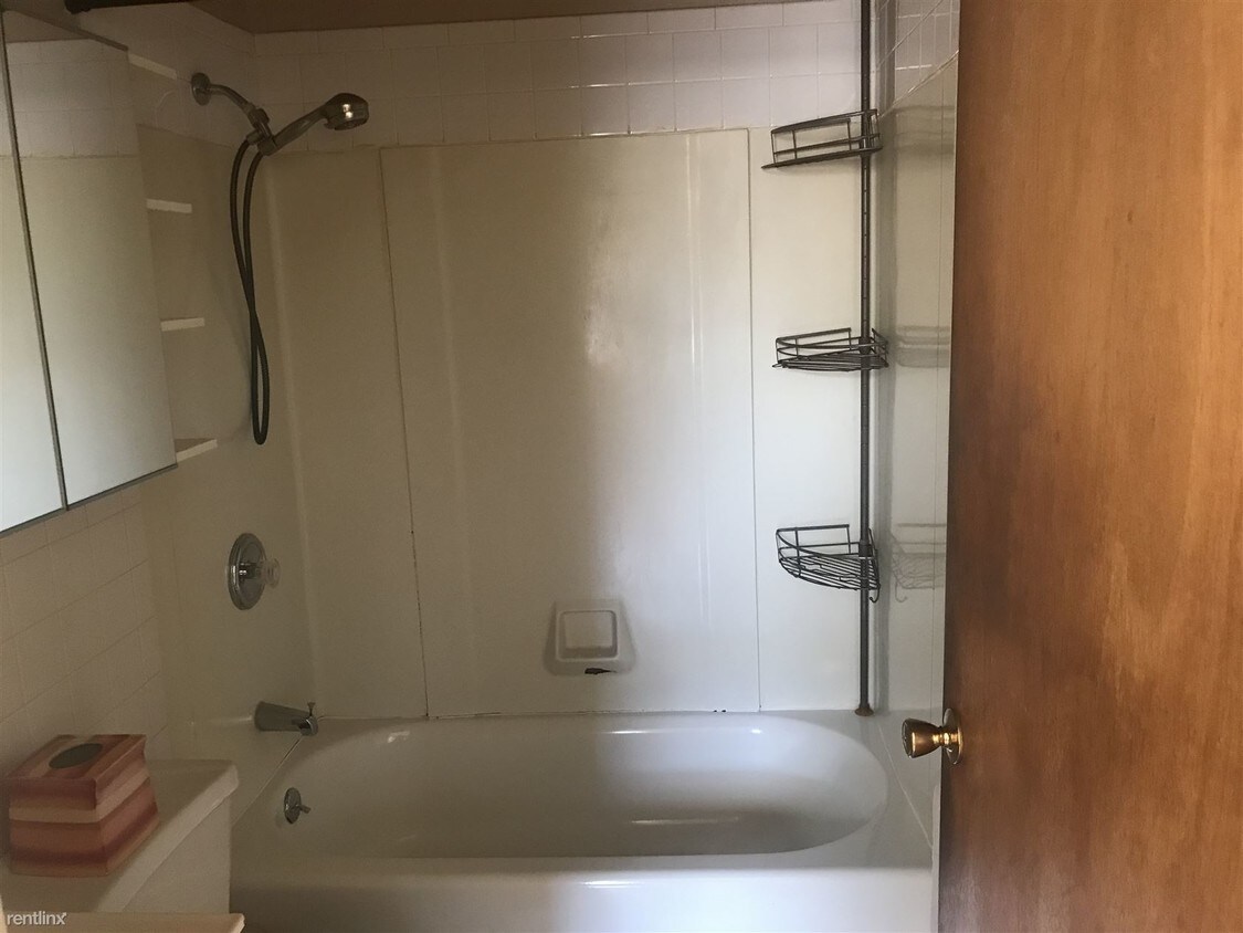 Foto principal - 2 br, 1 bath Apartment - 605 Harrison Ave #4