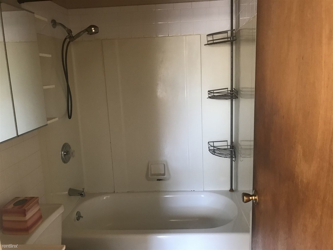 Primary Photo - 2 br, 1 bath Apartment - 605 Harrison Ave #4