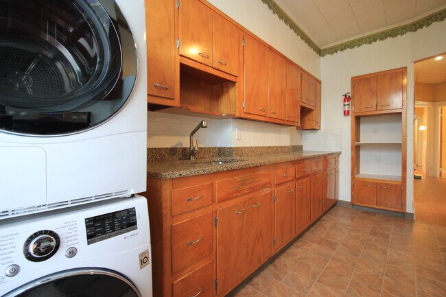 Washer and dryer - 5833 69th Ave
