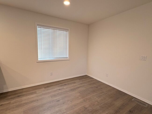 Building Photo - Brand New 3-Bedroom Mobile Home in Prime La Loma District