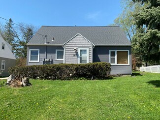 Building Photo - 1419 8th Ave NW