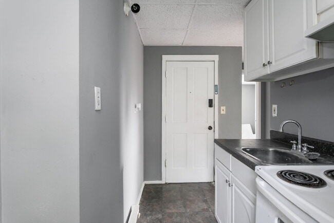 Building Photo - 303 W Lawrence St