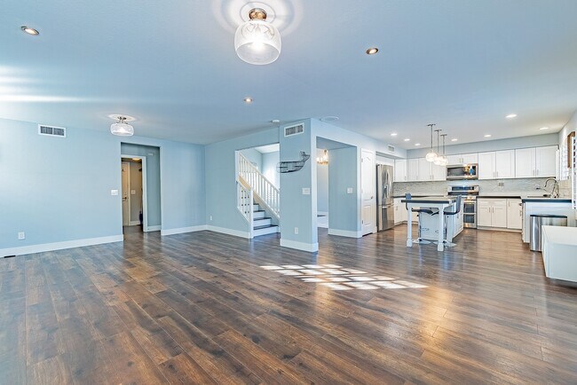 Photo - 1942 W Thompson Way House