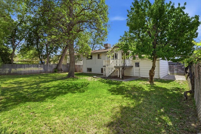 Building Photo - 7059 S 1850 E