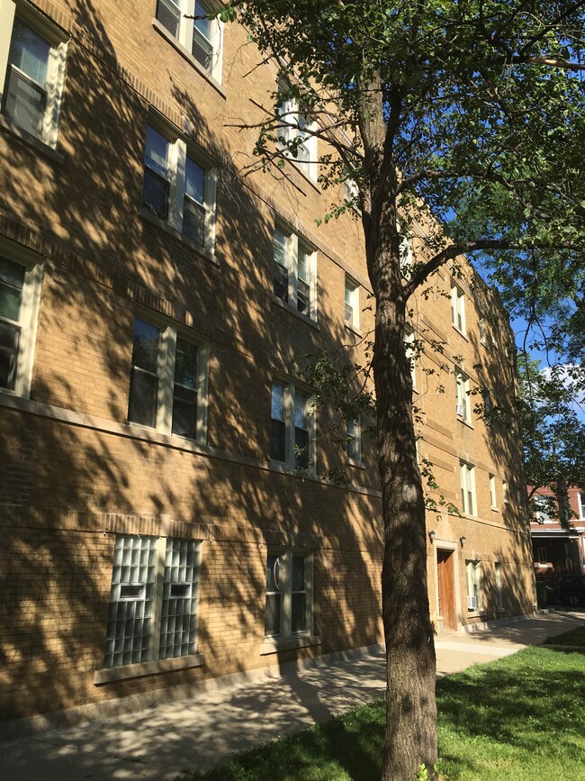 Building Photo - 3910 W Barry Ave