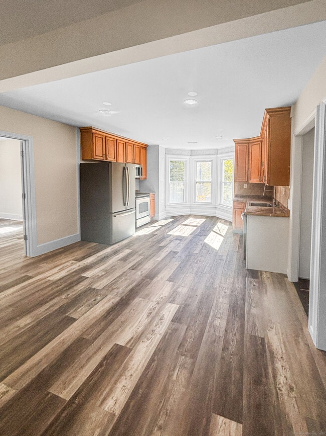 Building Photo - 358 Pomeroy Ave