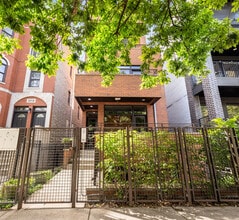 Building Photo - 1060 N Paulina St