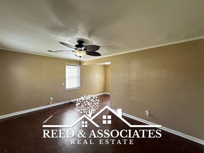 Building Photo - 2 Bedroom in White Haven - Coro Lake