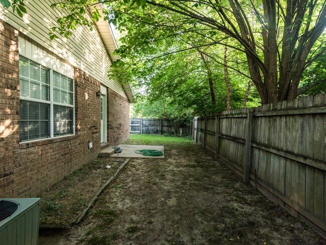 Building Photo - 803 E Glendale Ln