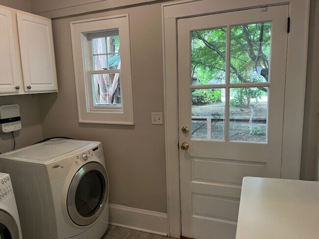 Foto del edificio - 3 bedroom, 2 bathroom