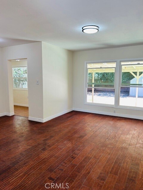 Foto del edificio - 1230 E Idahome St