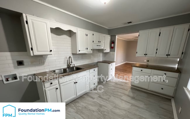 Building Photo - 2358 Millbrook Ave