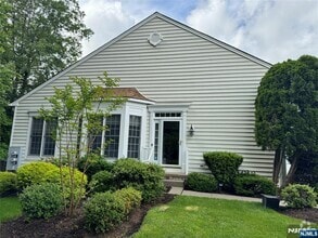 Building Photo - 61 Thistle Dr