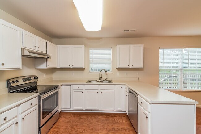 Building Photo - 1864 Devon Dr
