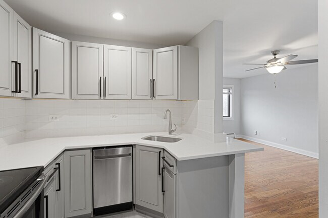 Foto del edificio - 6826 N Ridge Blvd