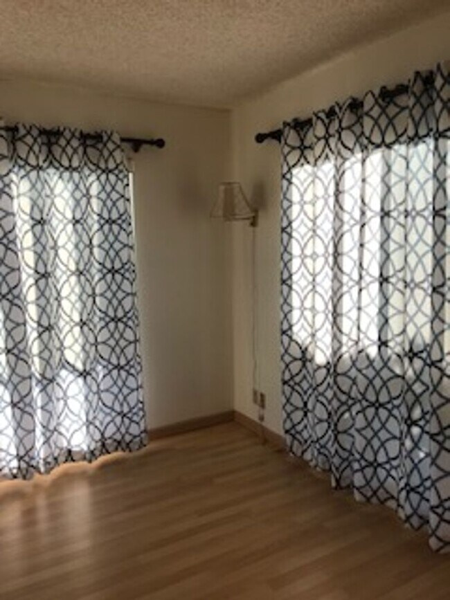 Foto del edificio - Available now - 2 bedroom / 1 bath / 2 par...