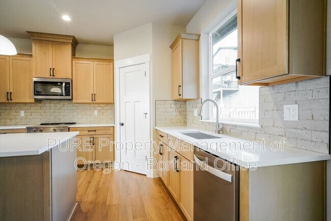 Foto del edificio - 2659 NE Justus Ave