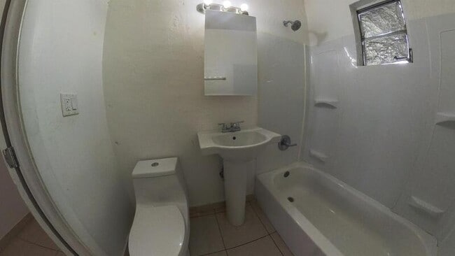 Foto del edificio - 320 SW 6th Ct