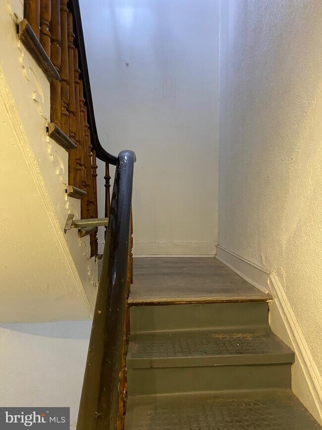 Building Photo - 1833 W Lexington St