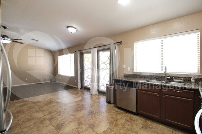 Building Photo - 2735 S Sean Dr