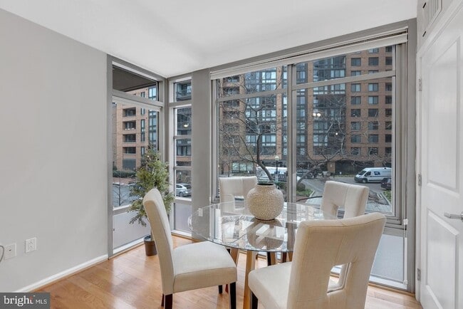 Building Photo - 440 L St NW