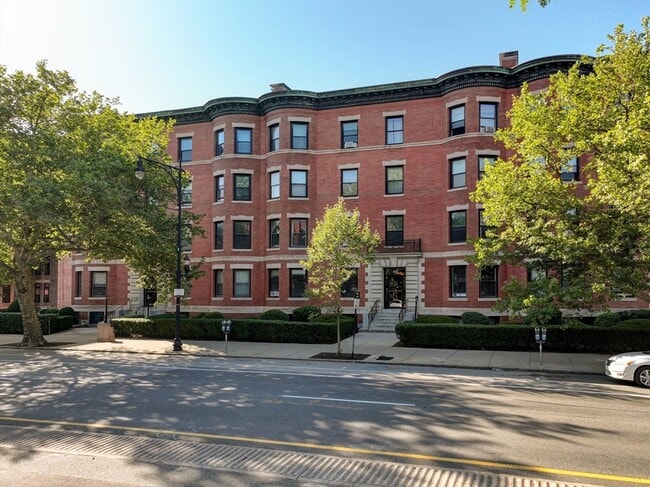 Foto del edificio - 1064 Beacon St