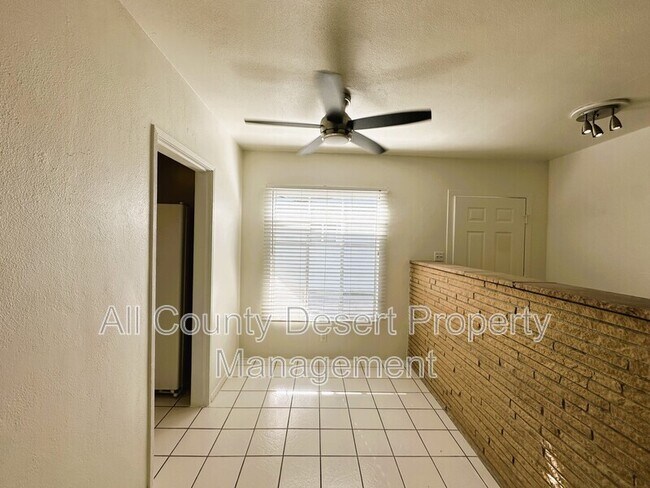 Building Photo - 546 Calle Abronia S
