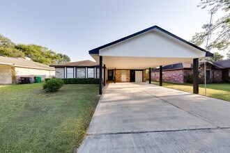 Building Photo - 713 Northbend Dr