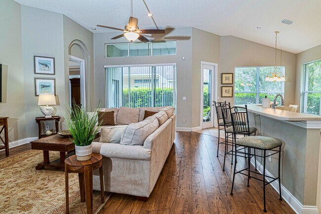 Foto del edificio - Spacious 4BR Retreat w/ Fenced Yard + Resort Amenities