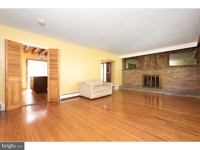 Foto del edificio - 544 Kromer Ave