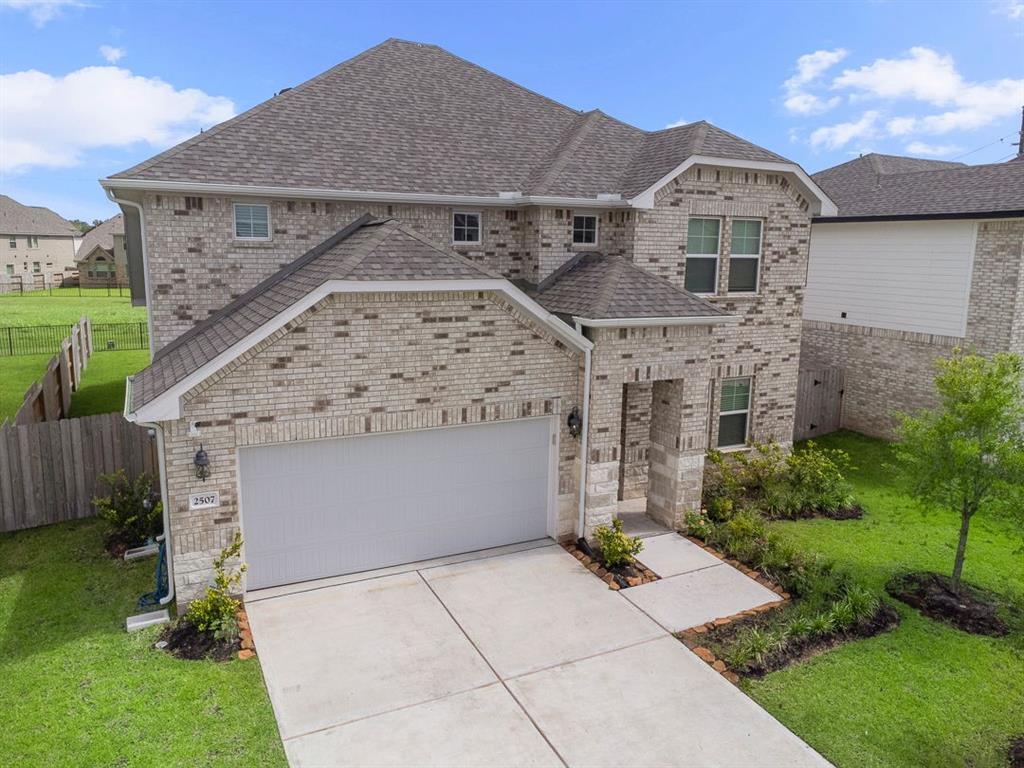 Foto principal - 2507 Chivalry Ln