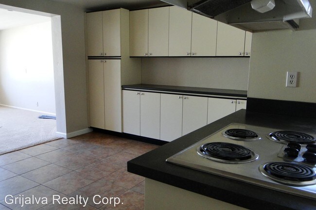 Foto del edificio - 8135 E 5th St