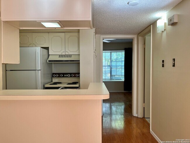 Foto del edificio - 1045 Shook Ave