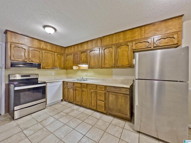 Building Photo - 3229 Westbrook Dr