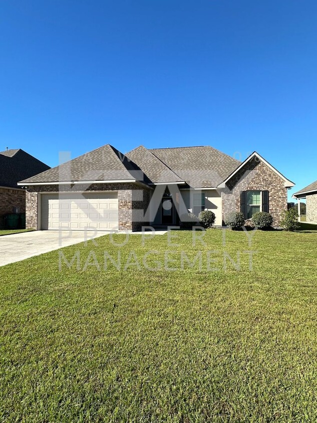 Primary Photo - Beautiful 3 bedroom, 2 bathroom home avail...