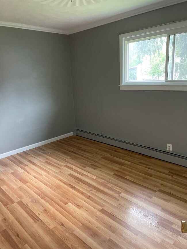 Building Photo - 104 Sims Plz