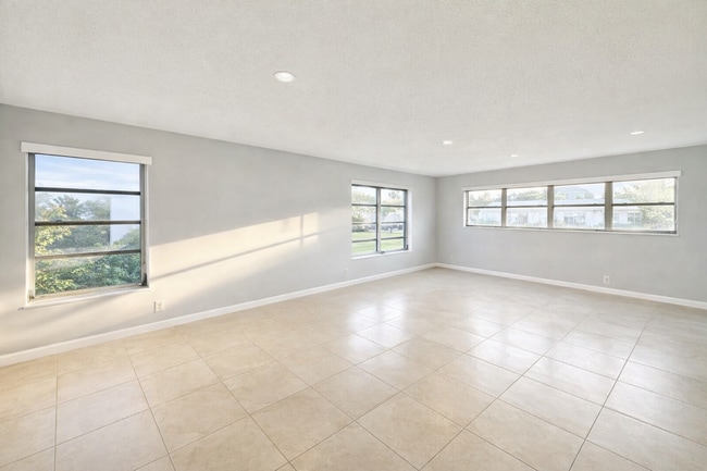 Foto del edificio - 4190 Pine Green Run