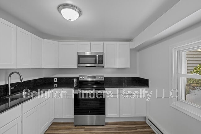 Building Photo - 42 N Main St