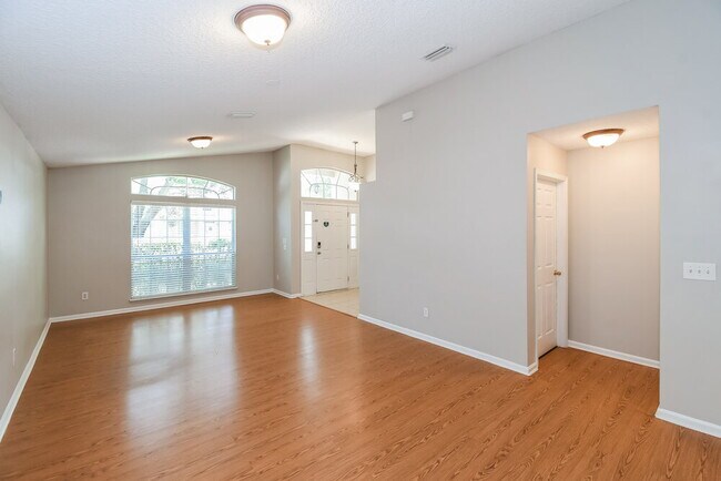 Building Photo - 1305 River City St