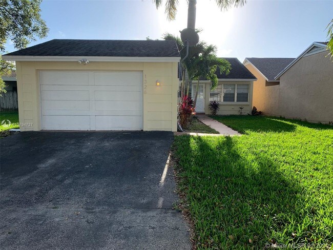 Building Photo - 1326 N Quetzal Ct
