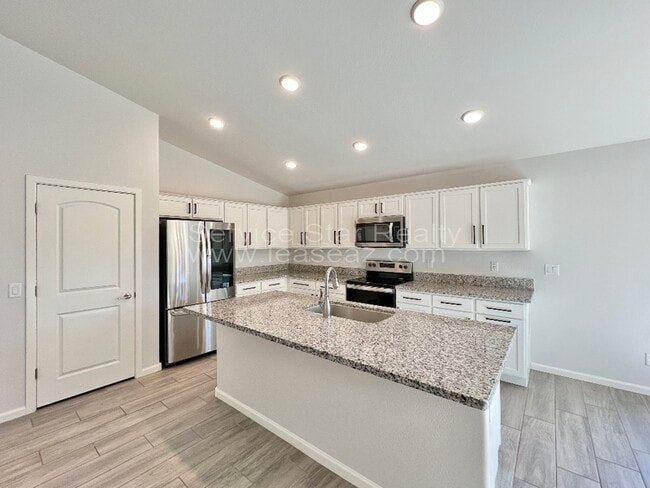 Foto del edificio - 1764 E Desert Breeze Pl