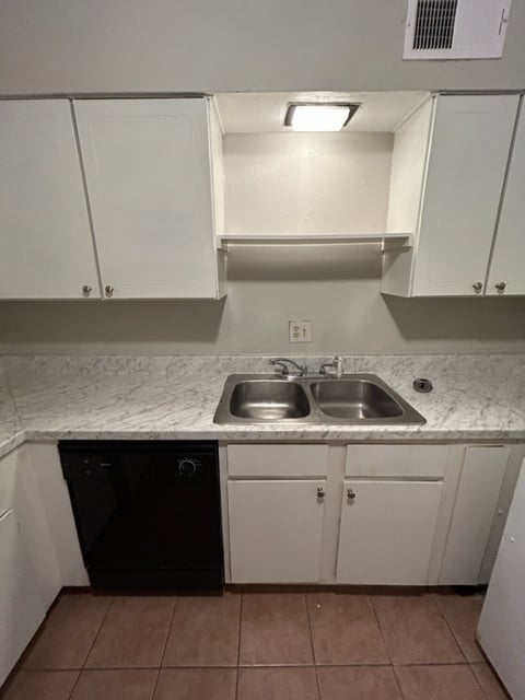 Kitchen - 129 Stonewall St