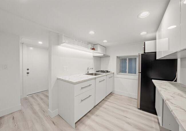 Foto del edificio - 1025 W 31st Pl