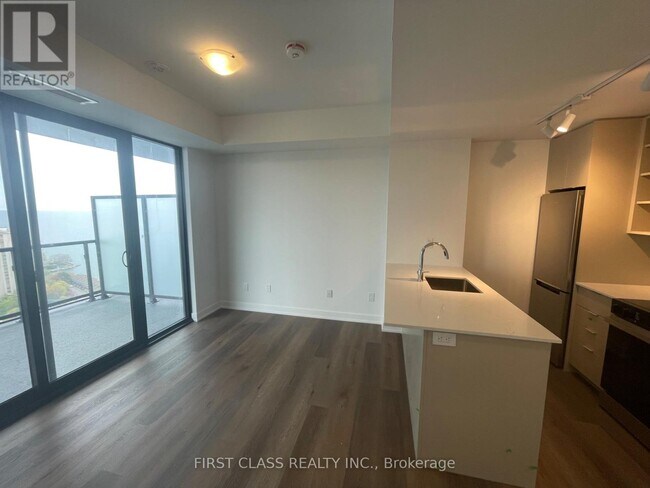 Photo du bâtiment - 2075 Lakeshore Rd.