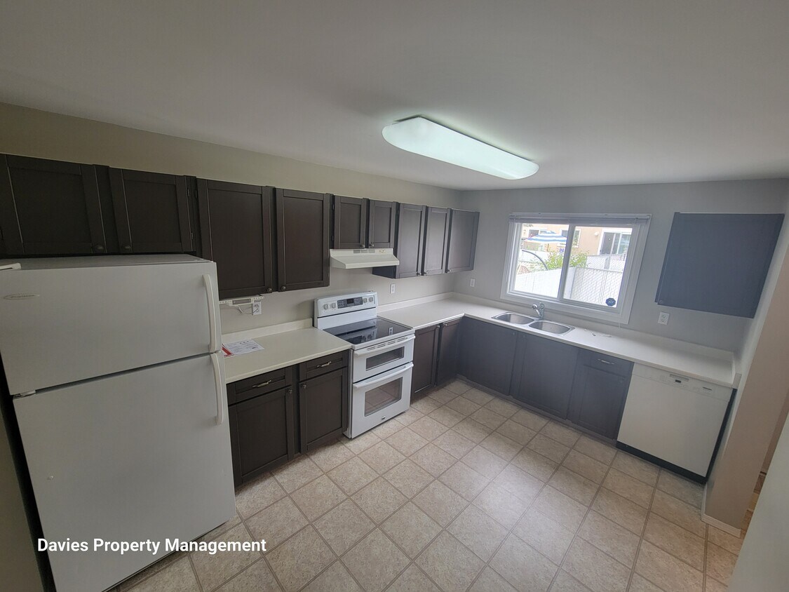 Primary Photo - 16439-16115 115 St NW