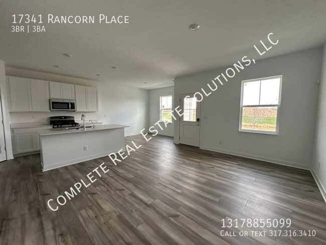 Building Photo - Now showing this 3BR, 2 1/2BA townhome loc...