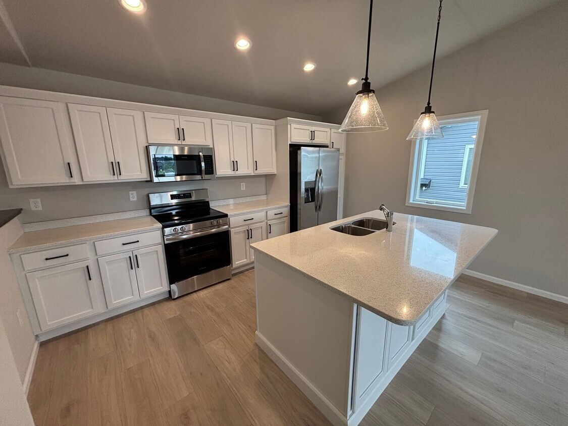 Primary Photo - Stunning 3 Bed, 2 Bath New Build – 1,800 S...