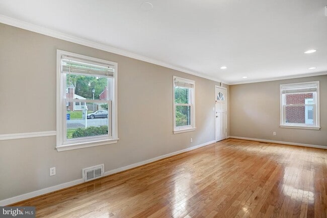 Foto del edificio - 1424 N Longfellow St