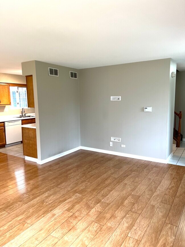 Building Photo - 391 Lowell Dr