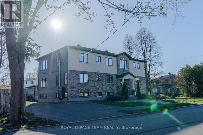 Photo du bâtiment - 1100 Hollington St